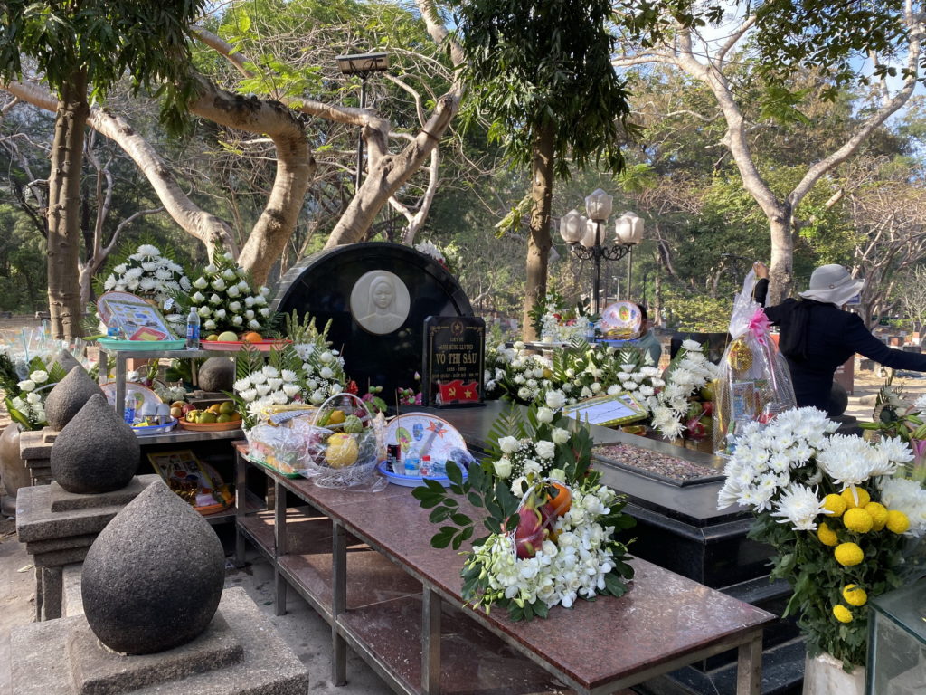 Lưu ngay Kinh nghiệm đi mộ cô Sáu Côn Đảo chi tiết nhất 3