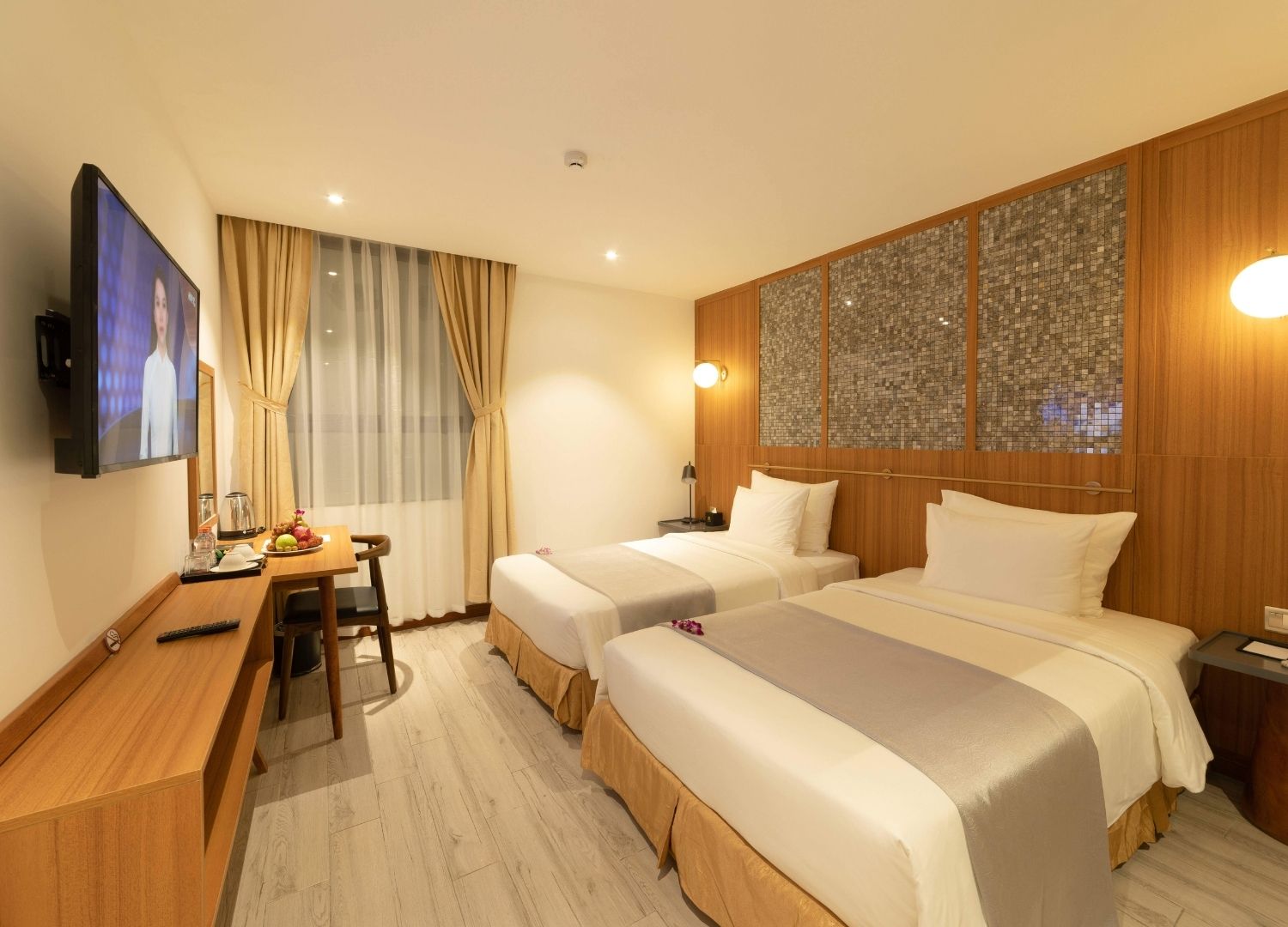 Majestic Premium Hotel – Ngắm nhìn vẻ đẹp hùng vĩ vịnh Nha Trang 3