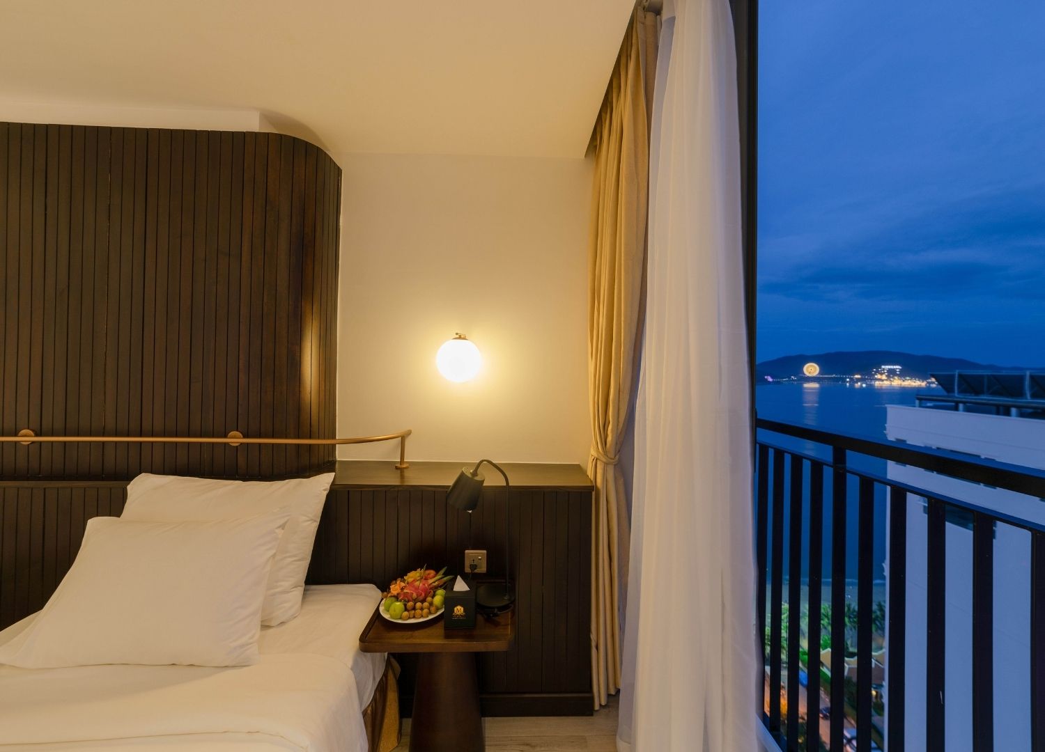 Majestic Premium Hotel – Ngắm nhìn vẻ đẹp hùng vĩ vịnh Nha Trang 6