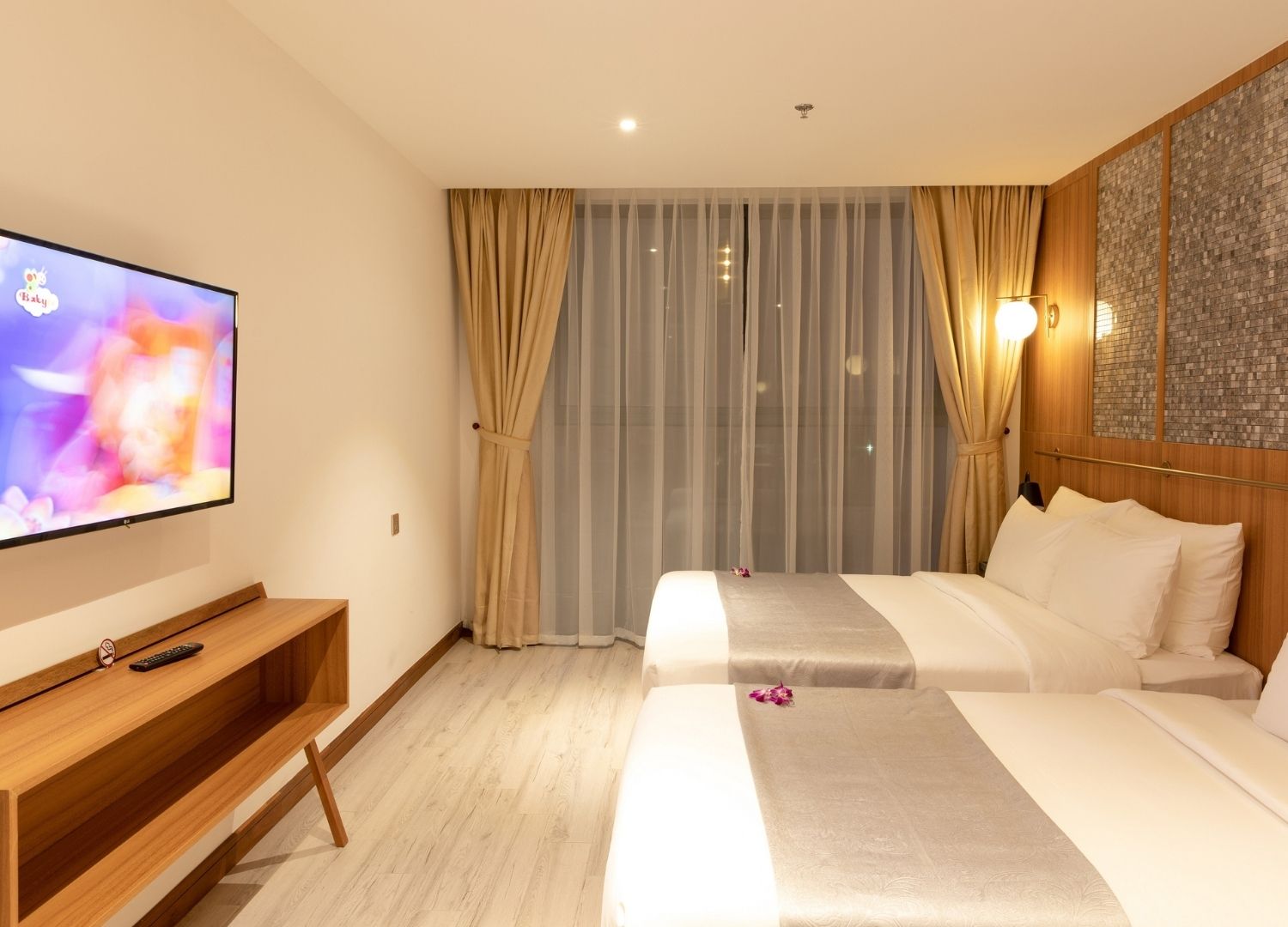 Majestic Premium Hotel – Ngắm nhìn vẻ đẹp hùng vĩ vịnh Nha Trang 8