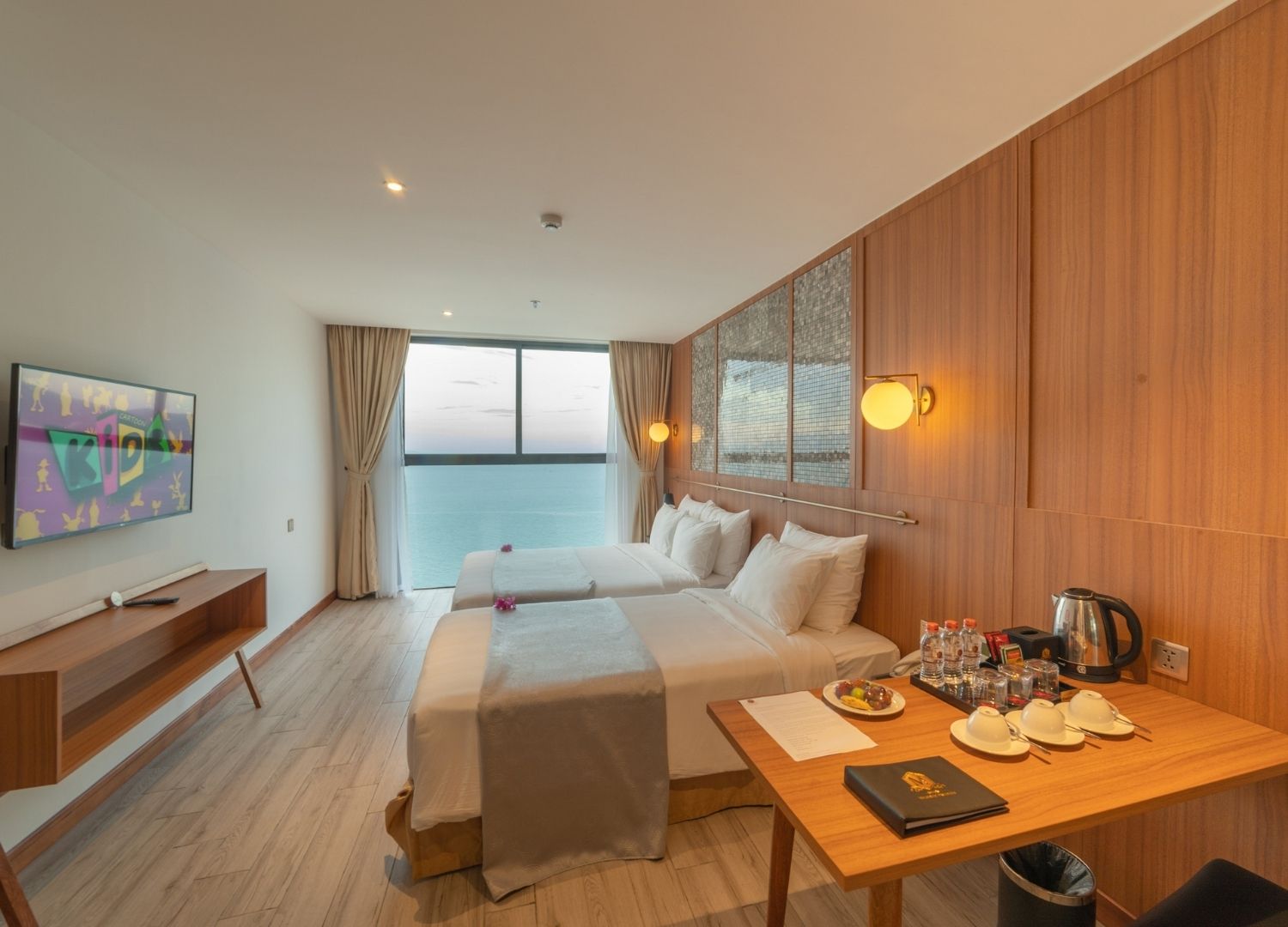 Majestic Premium Hotel – Ngắm nhìn vẻ đẹp hùng vĩ vịnh Nha Trang 9