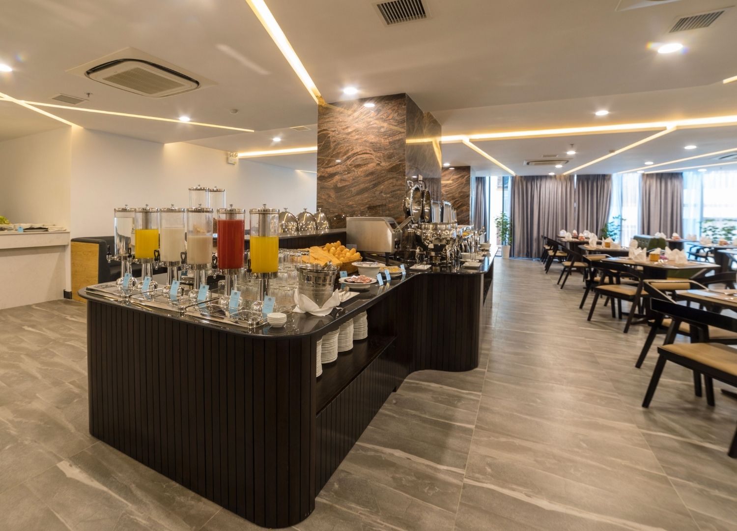 Majestic Premium Hotel – Ngắm nhìn vẻ đẹp hùng vĩ vịnh Nha Trang 11