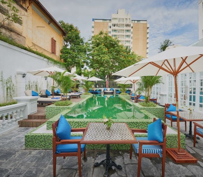 Manoir Des Arts Hotel: Tòa lâu đài nghỉ dưỡng xinh đẹp giữa lòng đất cảng
