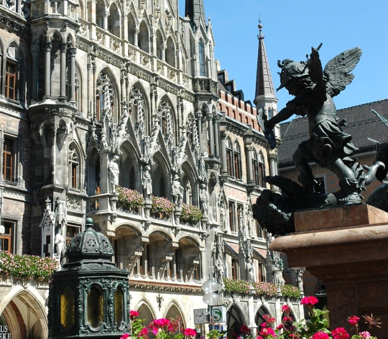 Quảng trường Marienplatz: Trái tim sôi động và giàu lịch sử tại Munich 9