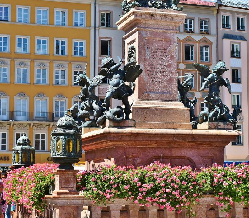 Quảng trường Marienplatz: Trái tim sôi động và giàu lịch sử tại Munich 10