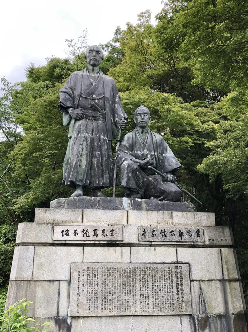Maruyama Park Kyoto, không gian vườn Nhật kiêu hãnh với cây anh đào rũ Gion 8
