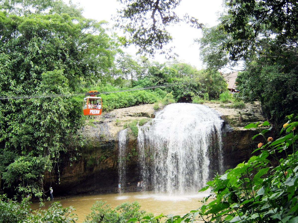 Mấy ai có thể định nghĩa được vẻ đẹp tuyệt mỹ của dòng thác nước Đà Lạt 4