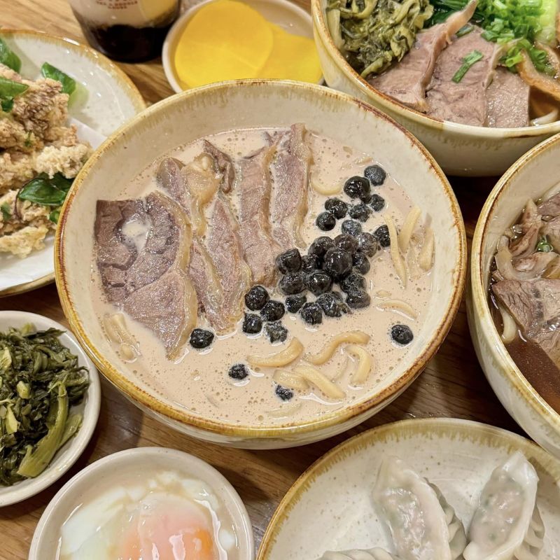 Độc lạ mì trà sữa trân châu bắp bò đi đầu xu hướng Fusion food 6