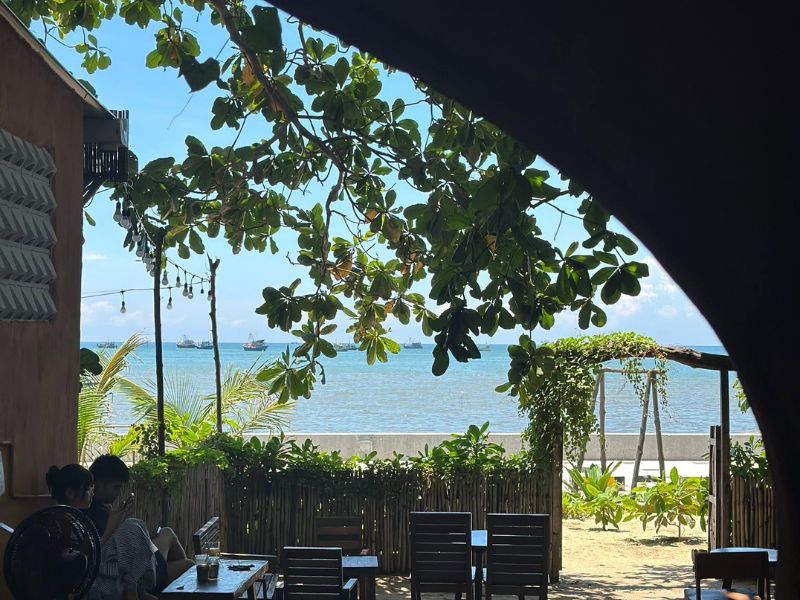 Trải nghiệm Mơ Hoang Cafe Phan Thiết với view biển đầy chất thơ 2
