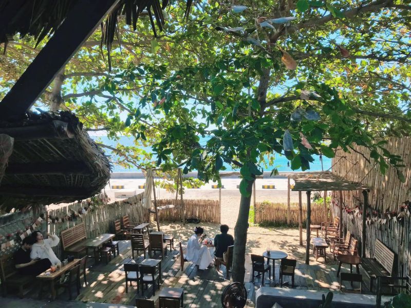 Trải nghiệm Mơ Hoang Cafe Phan Thiết với view biển đầy chất thơ 3