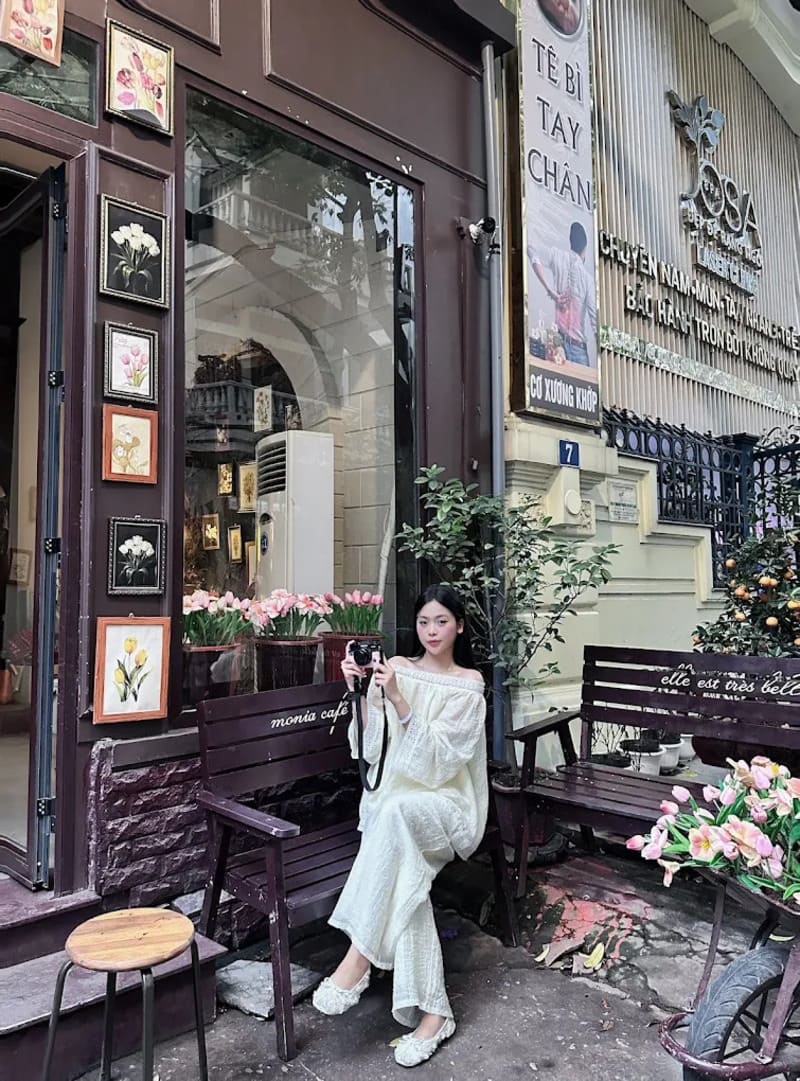 Review Monia Café đậm chất trời Âu giữa Hà Nội 5