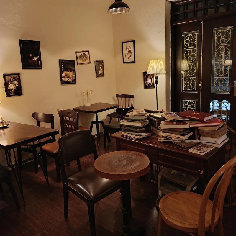 Review Monia Café đậm chất trời Âu giữa Hà Nội 8