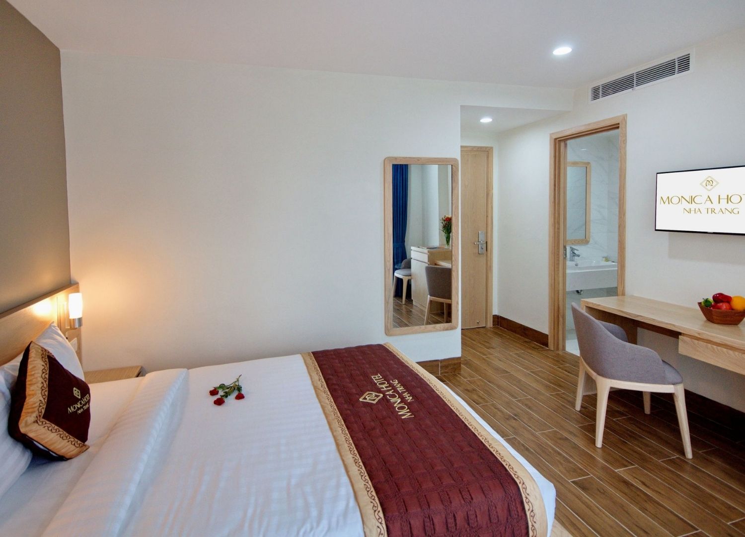 Monica Hotel Nha Trang ngắm nhìn trời xanh mây trắng lững lờ trôi 6