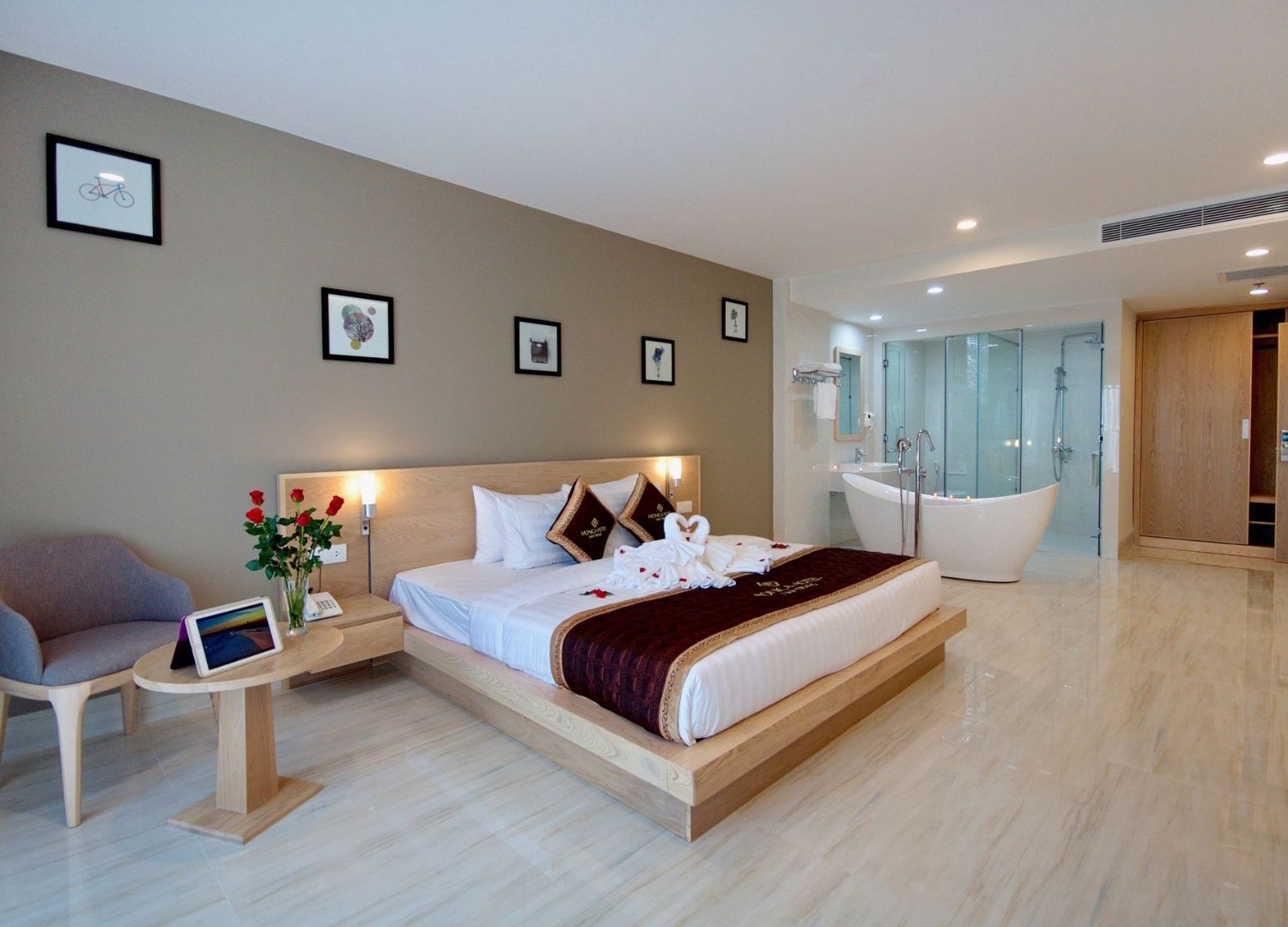 Monica Hotel Nha Trang ngắm nhìn trời xanh mây trắng lững lờ trôi 8