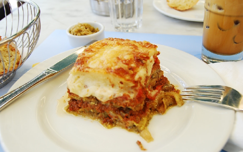 Moussaka: Món cà tím nướng kiểu Hy Lạp khiến bạn khó cưỡng 11