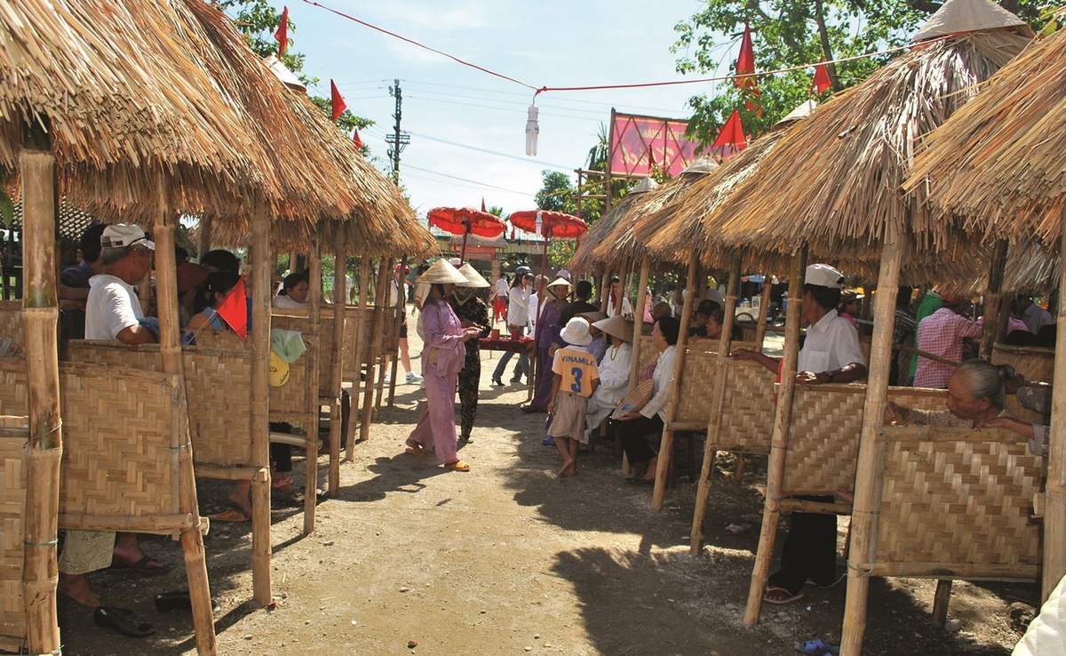 Năm mới Tết đến hòa cùng không khí tươi vui tại lễ hội Bài Chòi 4