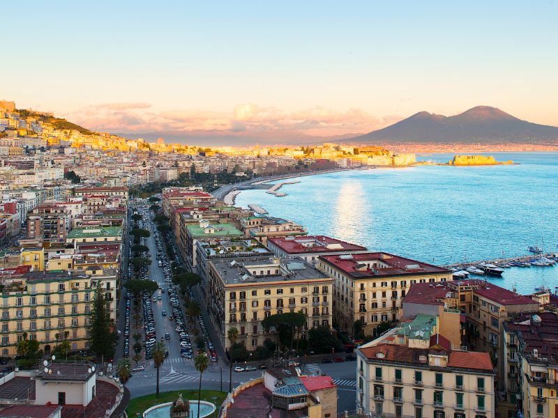 Hành trình khám phá thành phố cảng Naples cổ kính của Ý 3