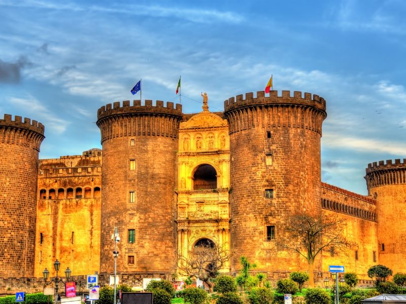 Hành trình khám phá thành phố cảng Naples cổ kính của Ý 10