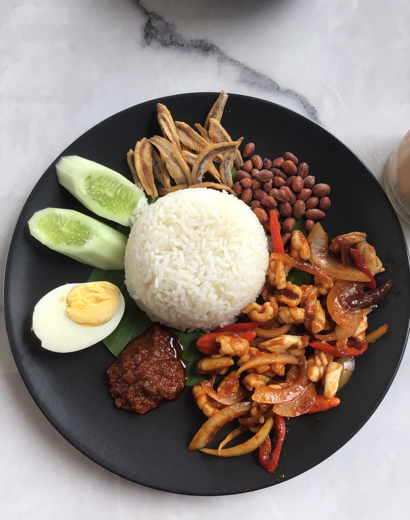 Khám phá ẩm thực Mã Lai qua món Nasi Lemak trứ danh 2