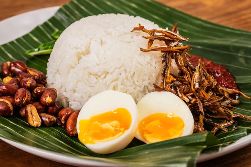 Khám phá ẩm thực Mã Lai qua món Nasi Lemak trứ danh 3