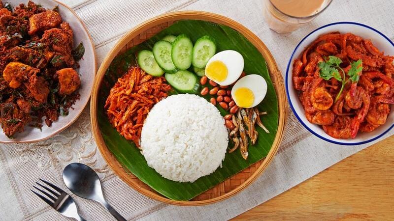 Khám phá ẩm thực Mã Lai qua món Nasi Lemak trứ danh 4