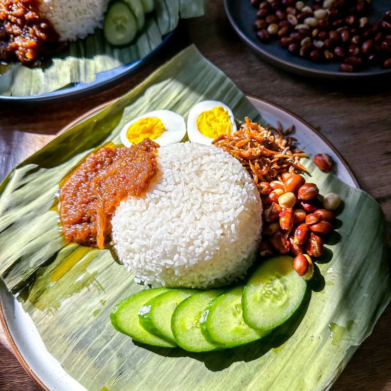 Khám phá ẩm thực Mã Lai qua món Nasi Lemak trứ danh 5