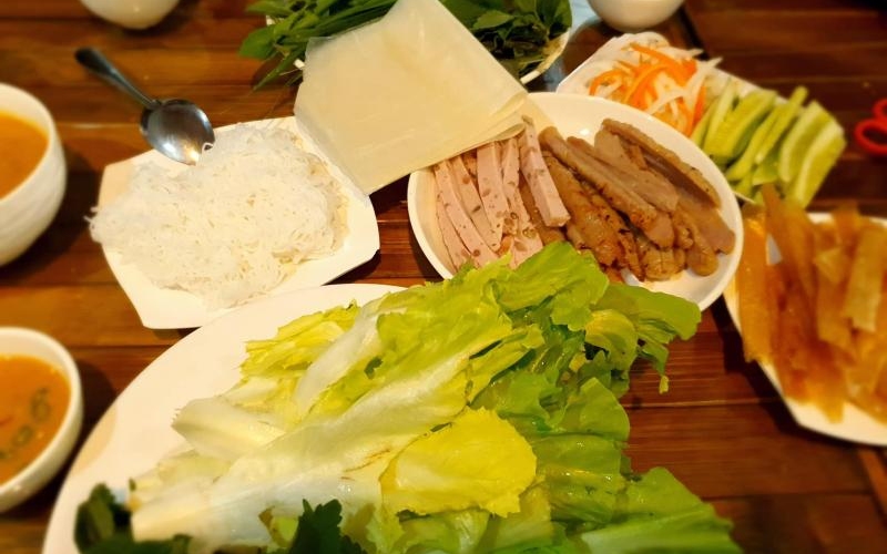 Top 10 quán nem nướng Đà Lạt nổi tiếng được yêu thích 9