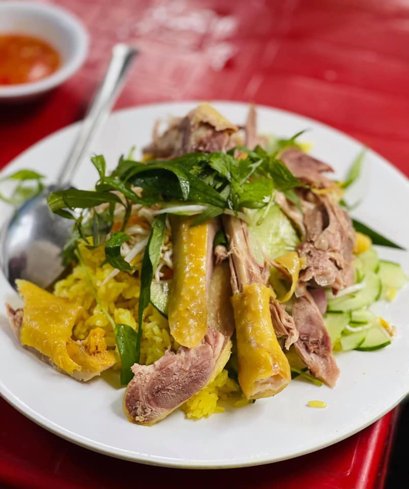 Nếu có dịp dừng chân Phú Yên, bạn chớ bỏ lỡ món Cơm gà Tuyết Nhung thơm ngon khó cưỡng 8