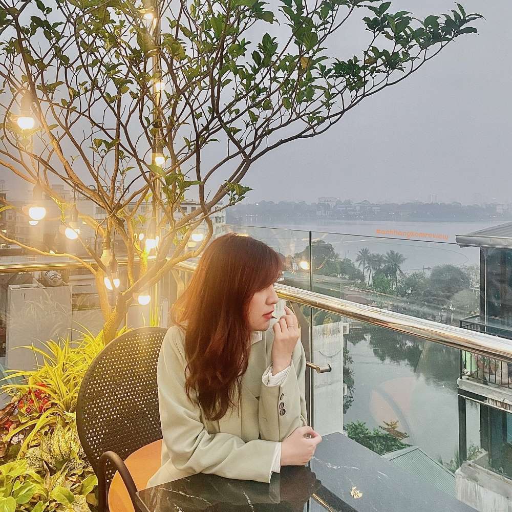 Ngắm hoàng hôn toàn Hồ Tây ở Laguna Rooftop Hanoi 9