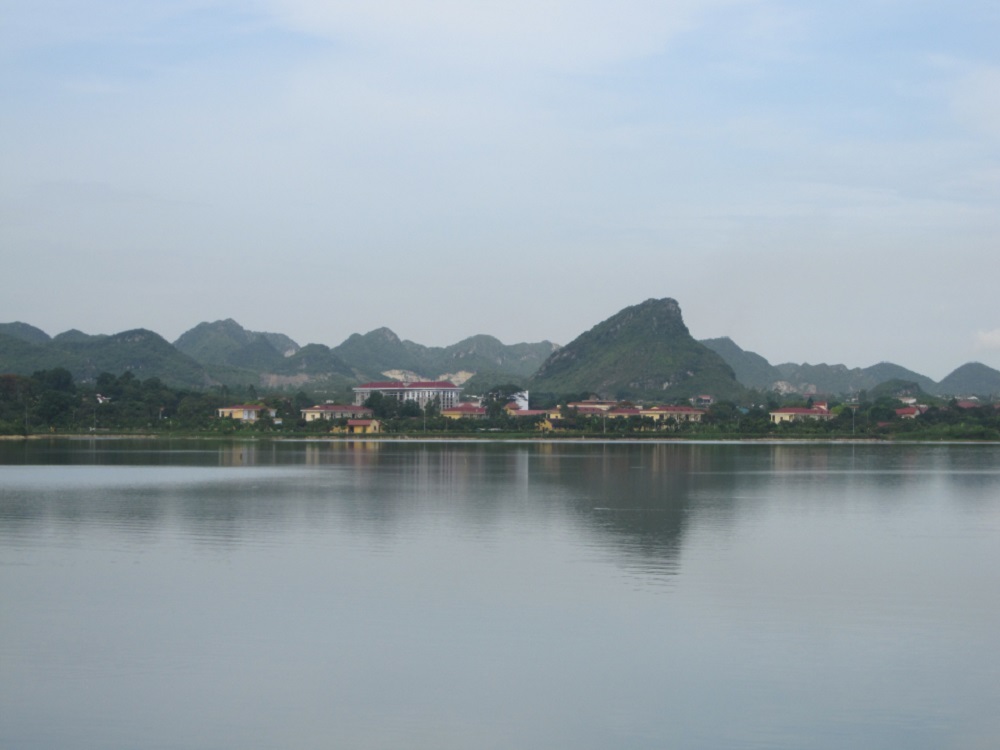 Ngắm nhìn vẻ đẹp Hồ Yên Thắng với khung cảnh sông nước thơ mộng 2