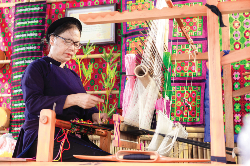 Nghề dệt thổ cẩm Việt Nam, hành trình khám phá sắc màu truyền thống 3
