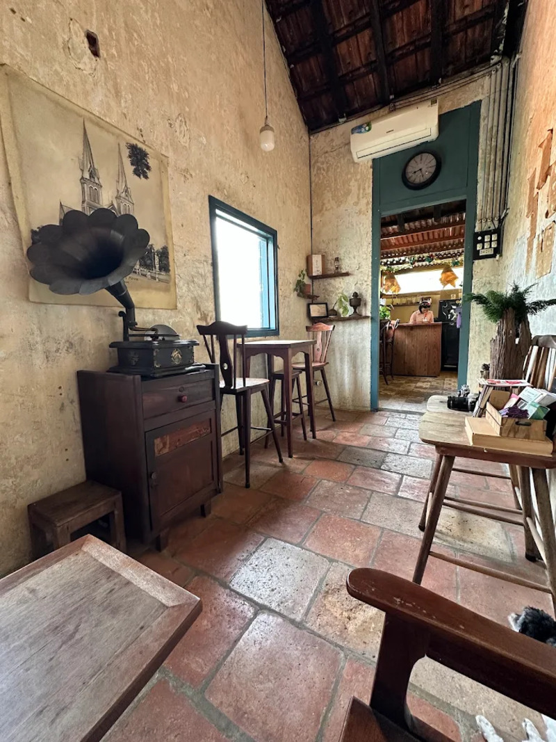 Người Tám Chuyện House: Cafe view nhà thờ Đức Bà cho những tâm hồn bình yên 6