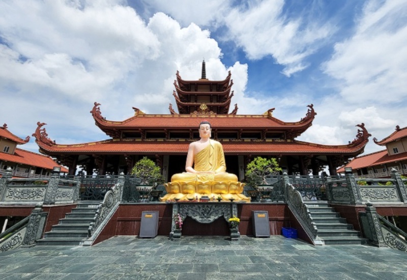 Khám phá chùa Phật cô đơn bình yên giữa nhịp sống đô thị 4