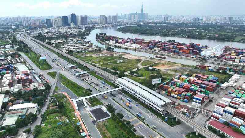 Khám phá 14 nhà ga Metro số 1 và các điểm du lịch xung quanh 13