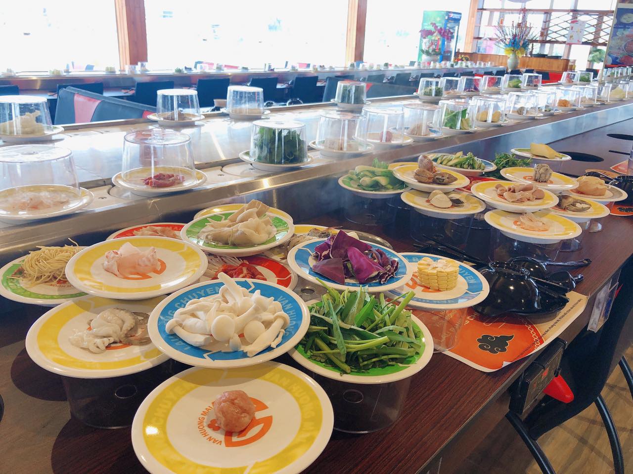 Nhà hàng lẩu băng chuyền Vạn Hương Mai, điểm đến hoàn hảo cho bạn mê buffet 2