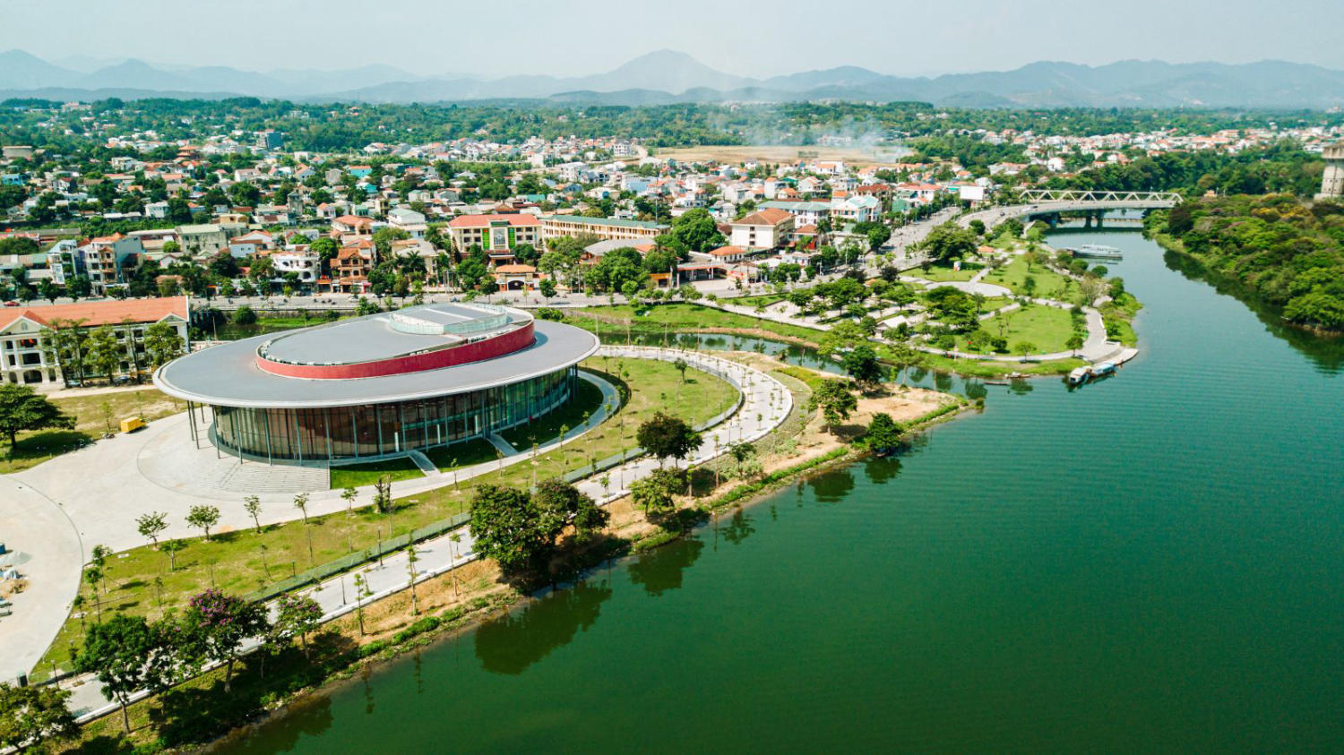 Nhà hát Sông Hương - Thưởng thức nghệ thuật giữa không gian kiến trúc Huế trăm tỷ 3