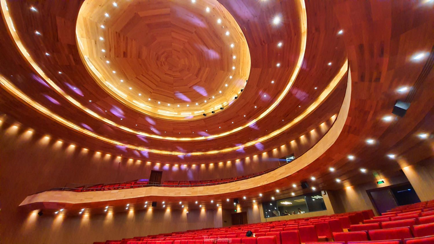 Nhà hát Sông Hương - Thưởng thức nghệ thuật giữa không gian kiến trúc Huế trăm tỷ 7