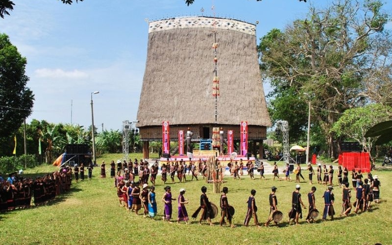 Nhà Rông Tây Nguyên: Biểu tượng văn hóa của buôn làng 13