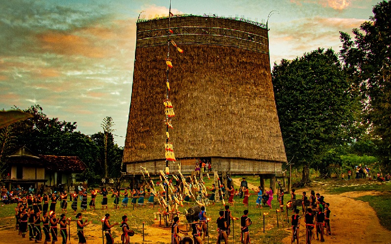Nhà Rông Tây Nguyên: Biểu tượng văn hóa của buôn làng 4