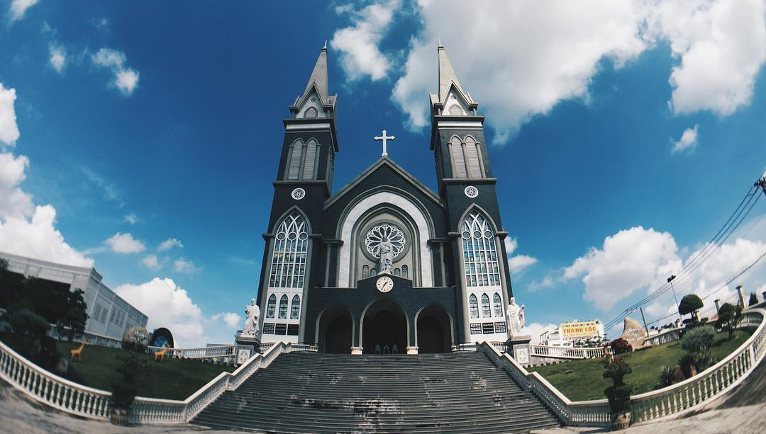 Nhà thờ Chánh toà Phú Cường và lối kiến trúc cổ điển đầy ấn tượng 2