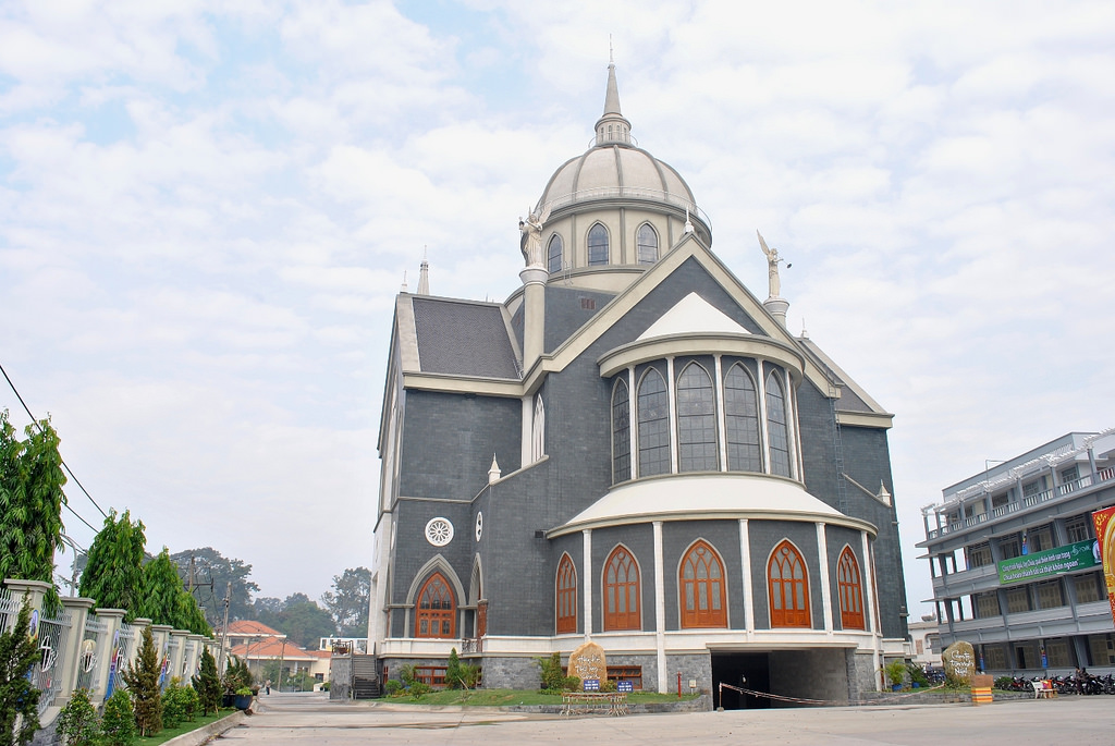 Nhà thờ Chánh toà Phú Cường và lối kiến trúc cổ điển đầy ấn tượng 4