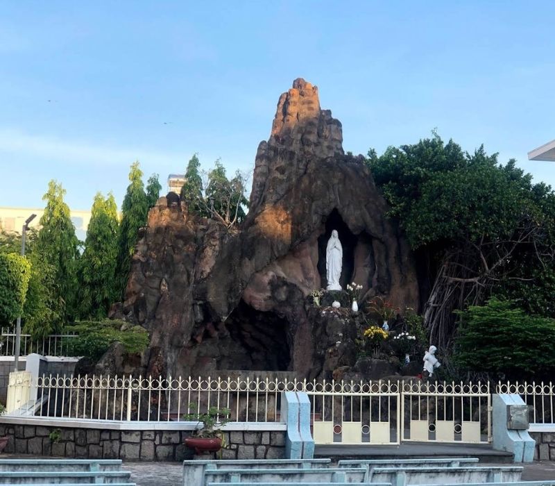 Nhà thờ Chính tòa Quy Nhơn với tháp chuông cao vút độc đáo 9