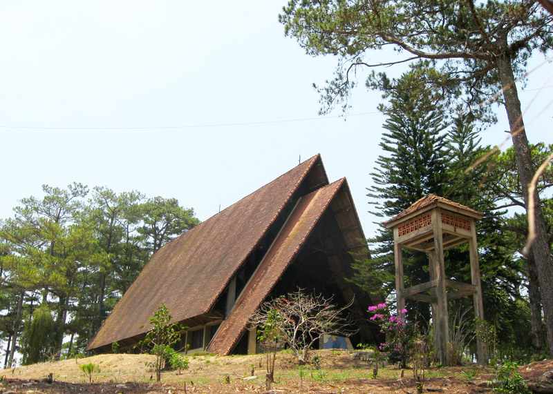 Khám phá 10 nhà thờ Đà Lạt có lối kiến trúc ấn tượng nhất 2