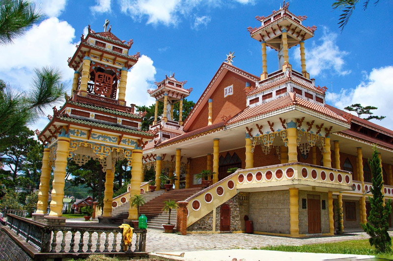Khám phá 10 nhà thờ Đà Lạt có lối kiến trúc ấn tượng nhất 4