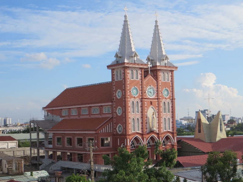 Nhà thờ Fatima: Trung tâm hành hương nổi tiếng tại Thủ Đức 10