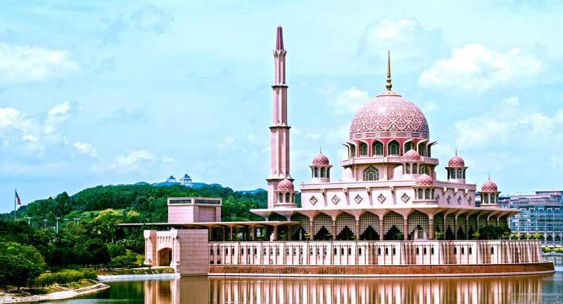 Ngôi thánh đường màu hồng Putra Mosque nguy nga, tráng lệ 2