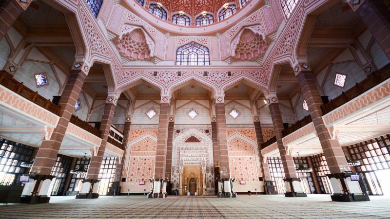 Ngôi thánh đường màu hồng Putra Mosque nguy nga, tráng lệ 4