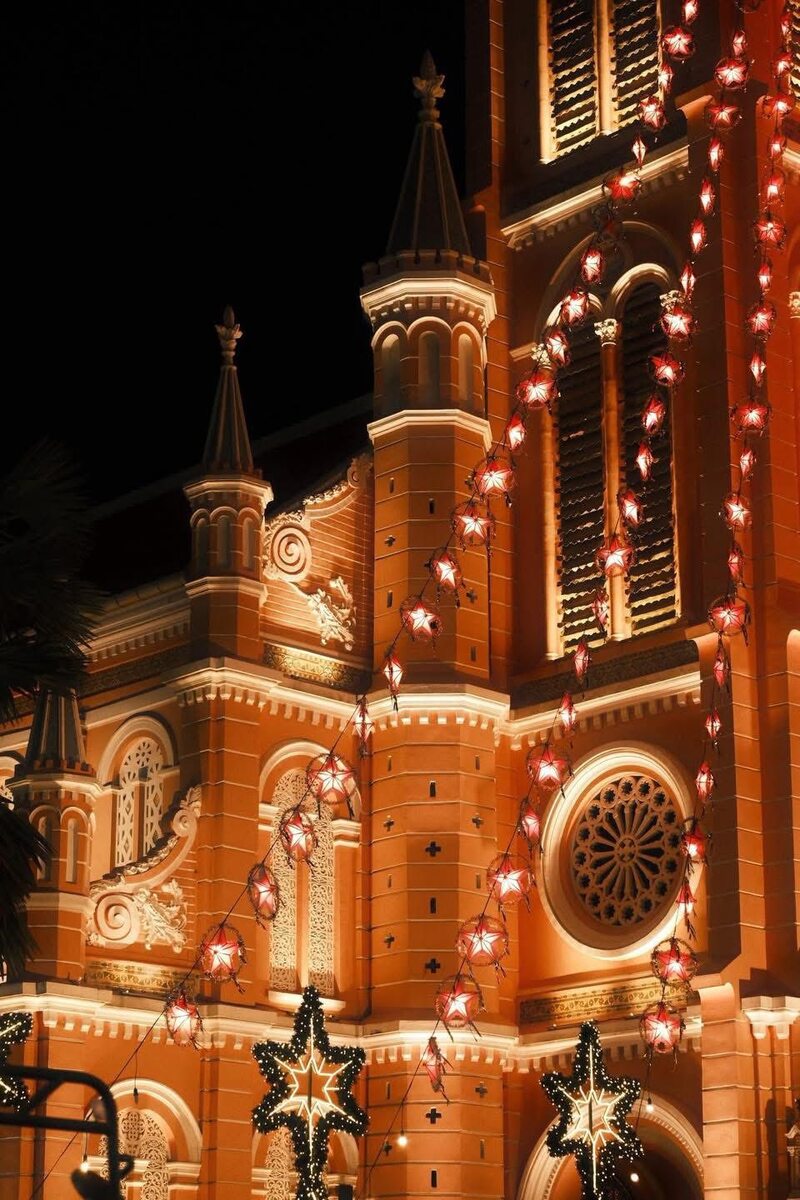 Ghé 10 nhà thờ trang trí Noel đẹp nhất TP.HCM dịp Giáng sinh 2025 4