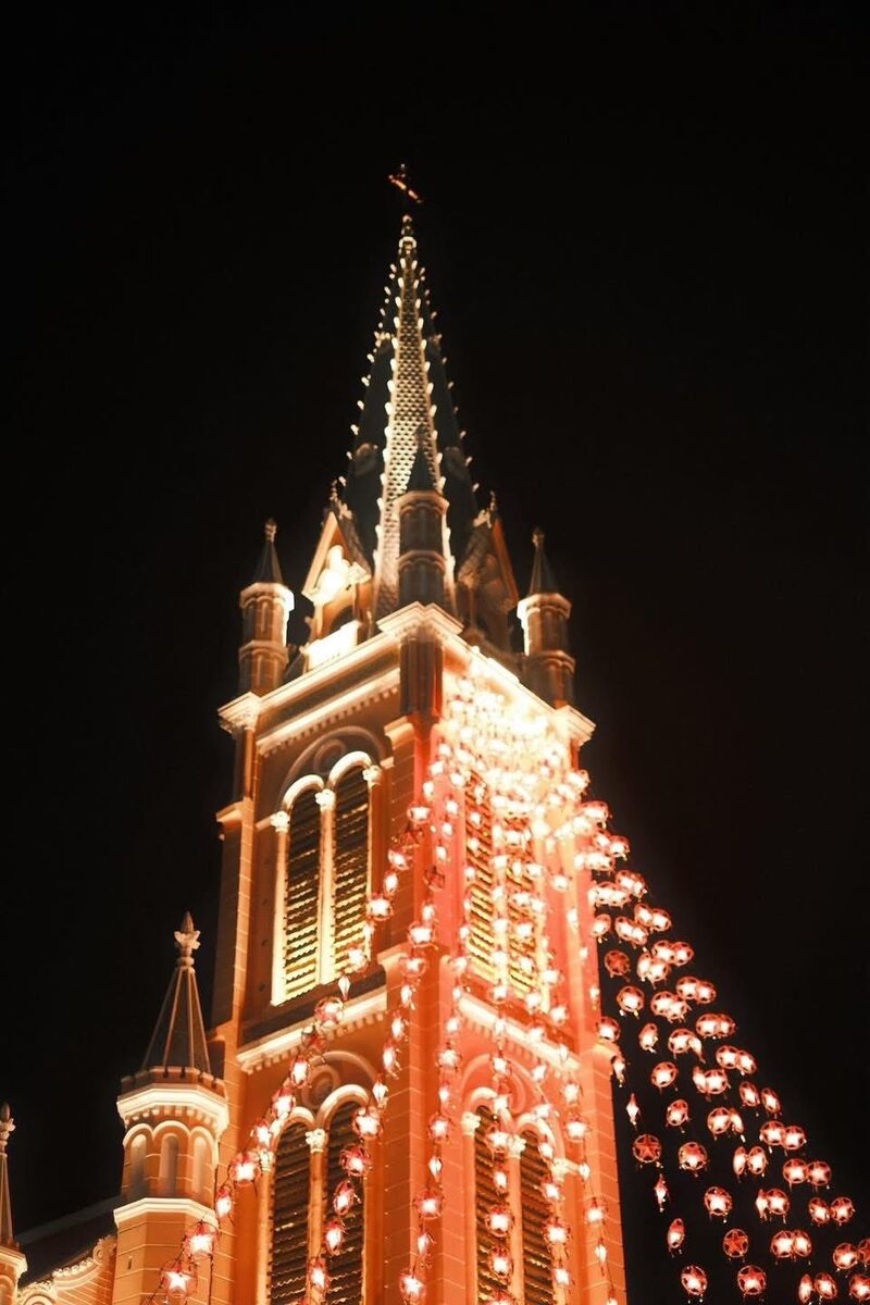 Ghé 10 nhà thờ trang trí Noel đẹp nhất TP.HCM dịp Giáng sinh 2025 3