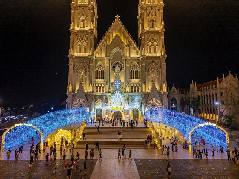 Ghé 10 nhà thờ trang trí Noel đẹp nhất TP.HCM dịp Giáng sinh 2025 6